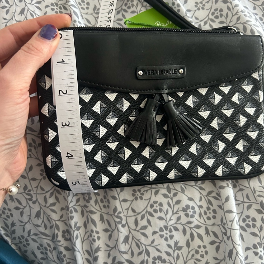 VERA BRADLEY TASSEL WALLET BLACK WHITE  FAUX LEATHER WRISTLET NWT - Picture 6 of 7